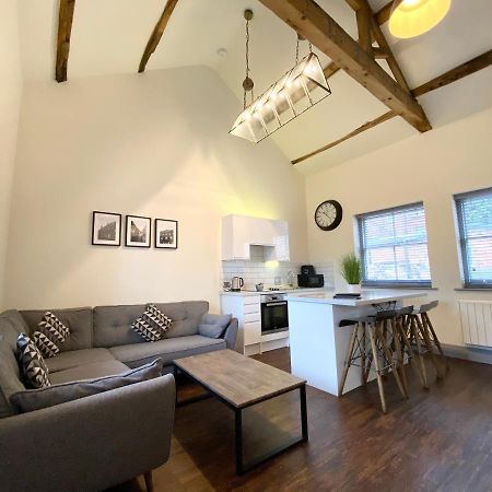 Loft At The Coach House Apartments Лидс Экстерьер фото