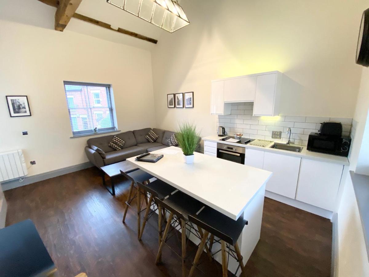 Loft At The Coach House Apartments Лидс Экстерьер фото