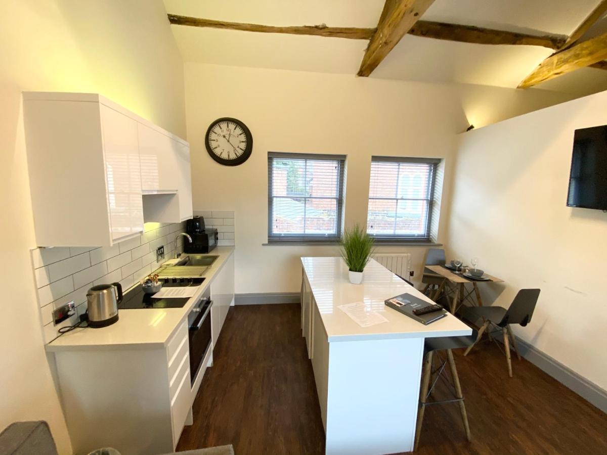 Loft At The Coach House Apartments Лидс Экстерьер фото