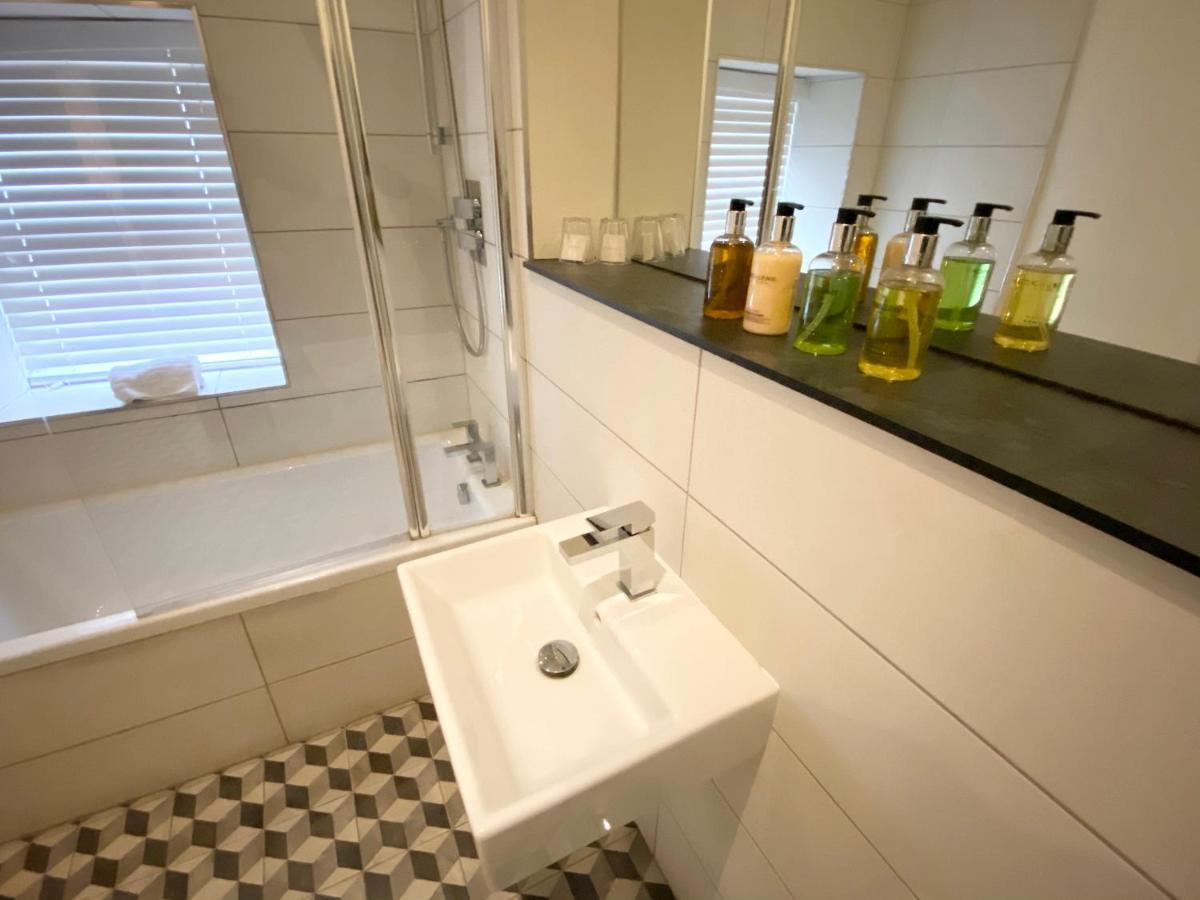 Loft At The Coach House Apartments Лидс Экстерьер фото